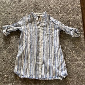 NWT Cloth & Stone Blue and white stripe button top